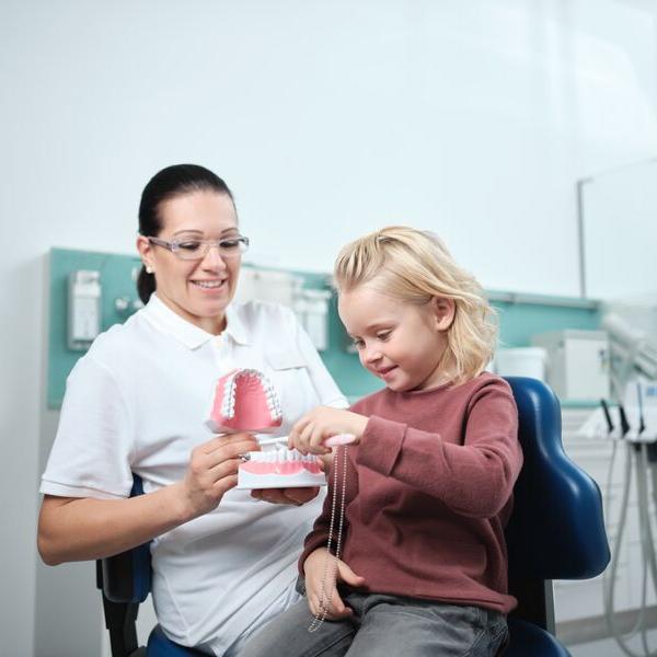 Mehr Informationen zum Thema: Zahngesundheits&shy;förderung